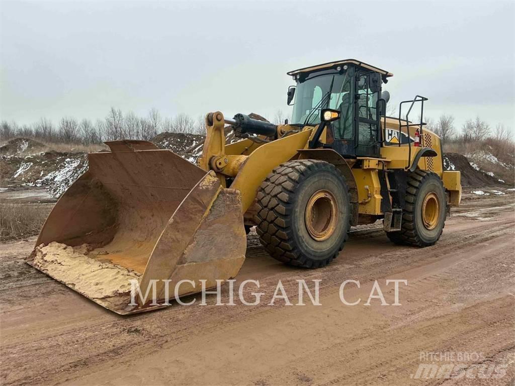 CAT 972M Pale gommate
