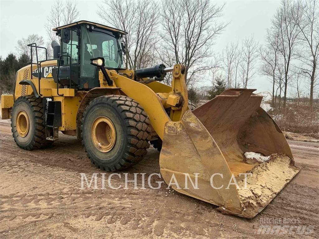 CAT 972M Pale gommate
