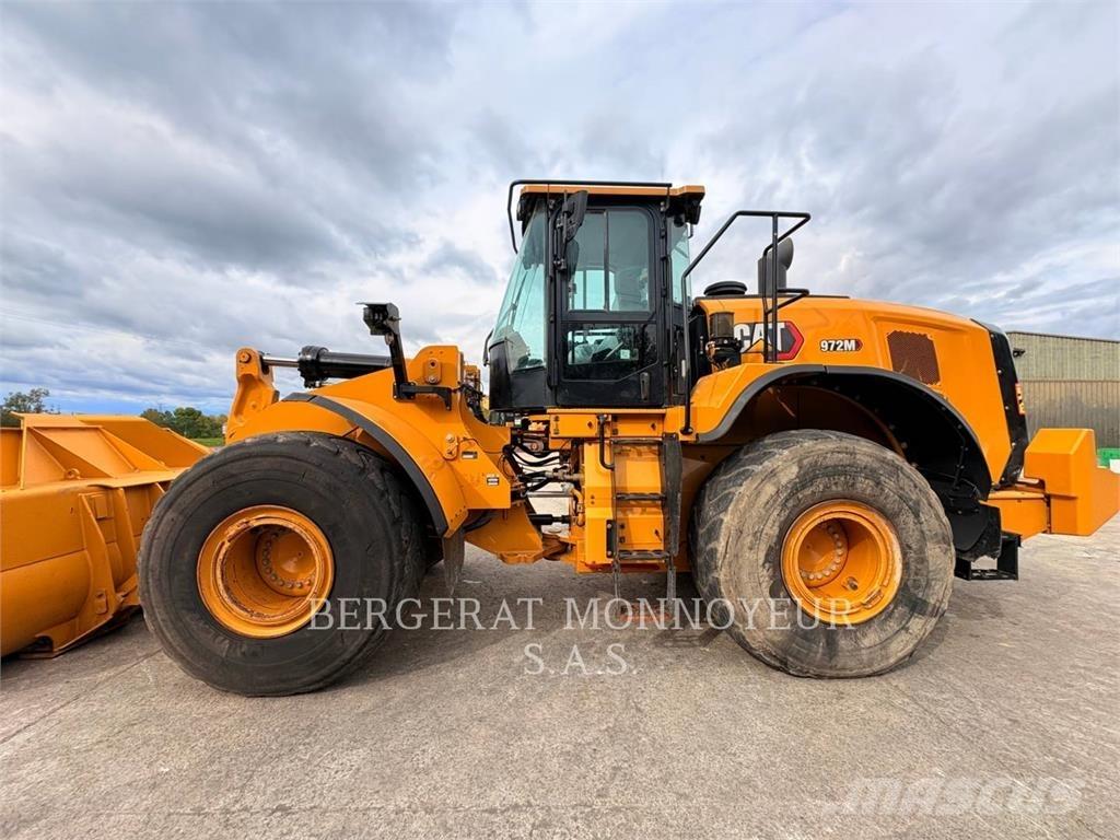CAT 972M Pale gommate