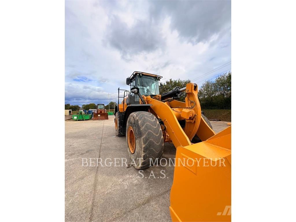 CAT 972M Pale gommate