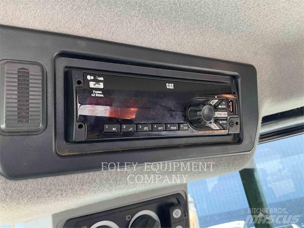 CAT 972M Pale gommate