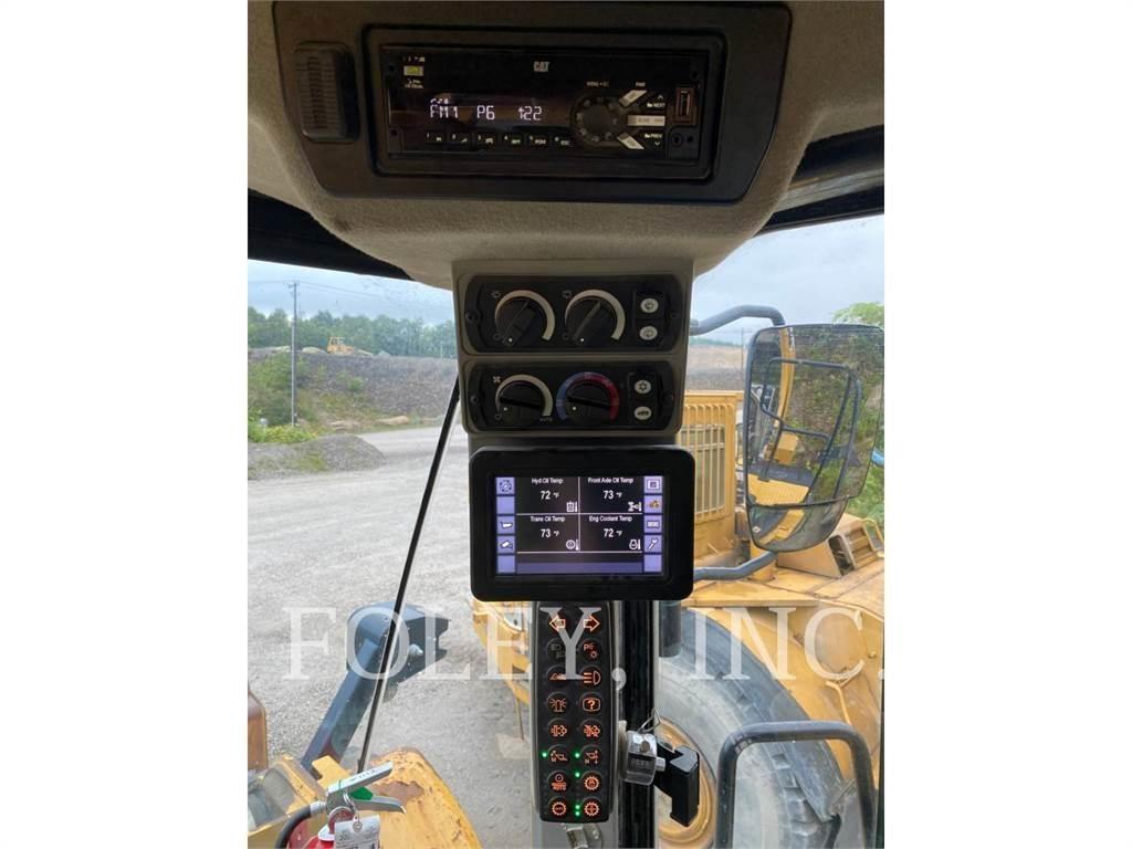 CAT 972M Pale gommate