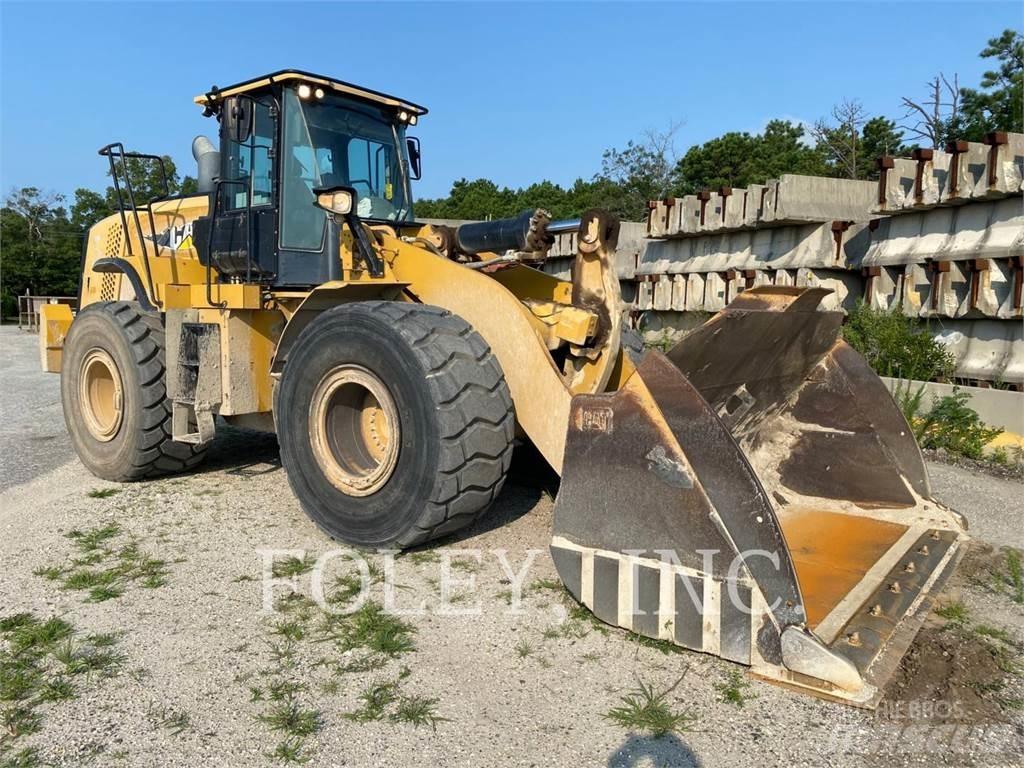CAT 972M Pale gommate