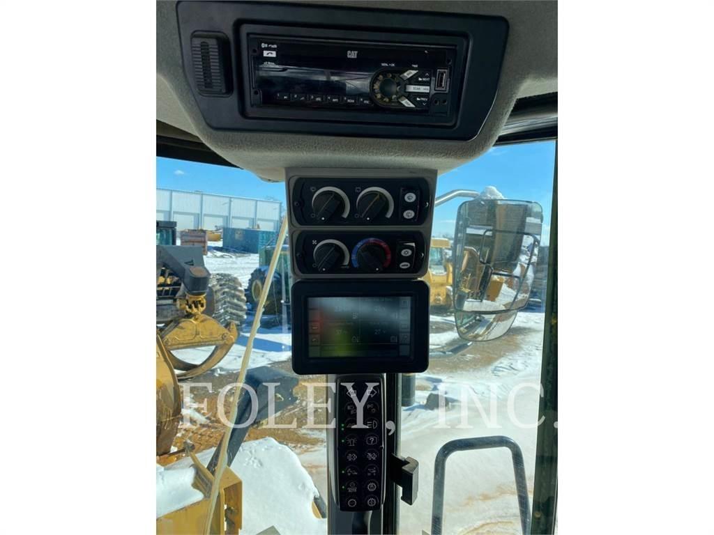 CAT 972M Pale gommate