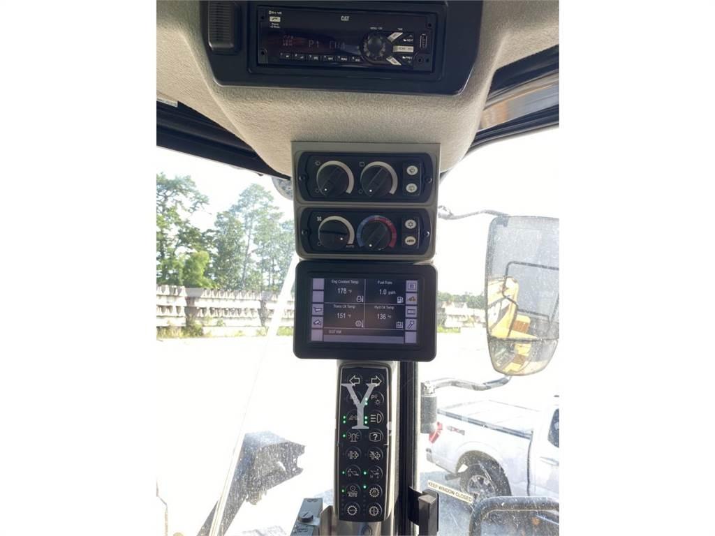 CAT 972M Pale gommate