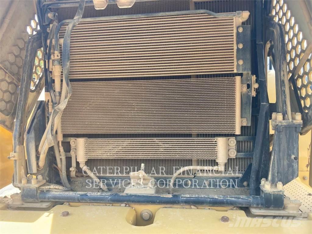 CAT 972M Pale gommate
