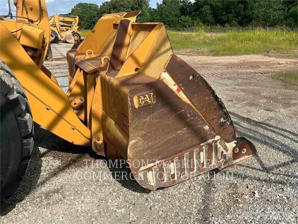 CAT 972M Pale gommate