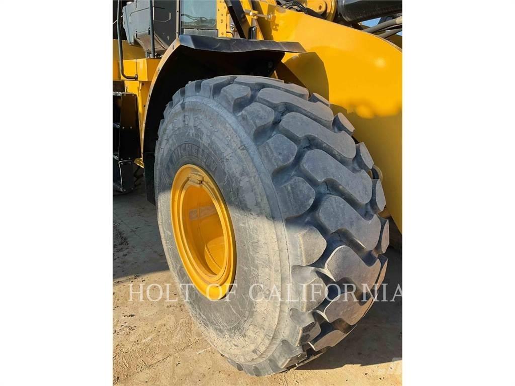 CAT 972M Pale gommate