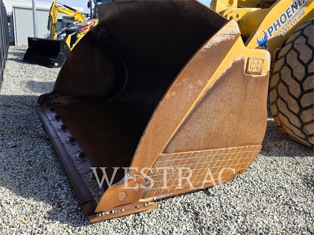 CAT 972M Pale gommate
