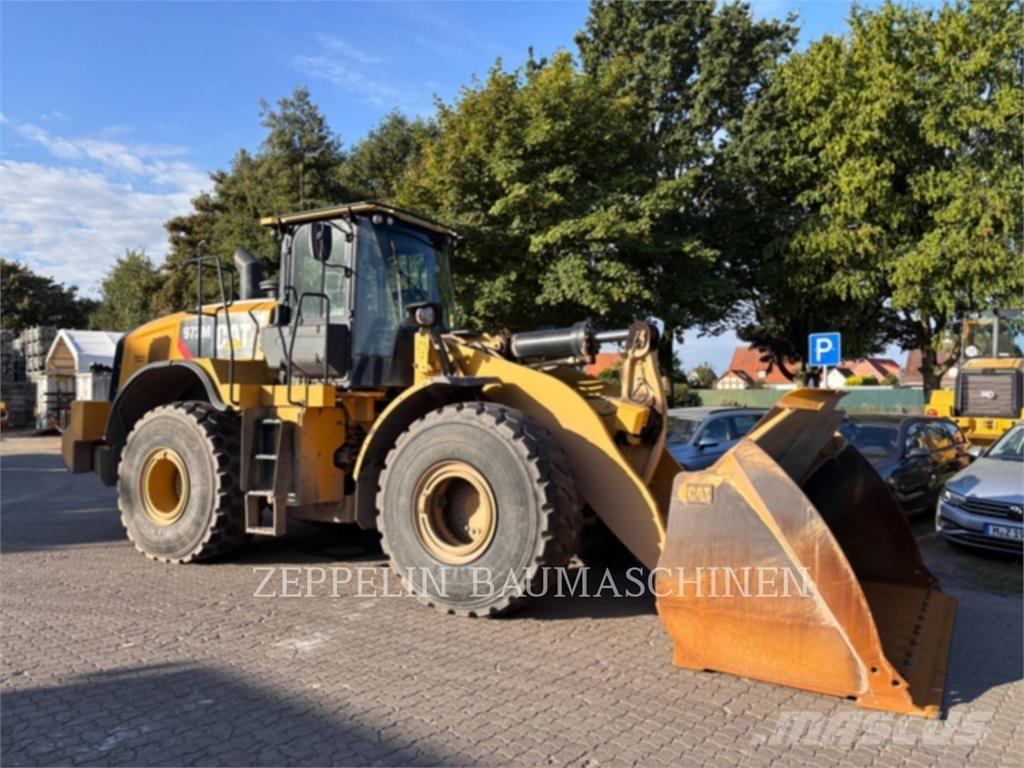 CAT 972M Pale gommate