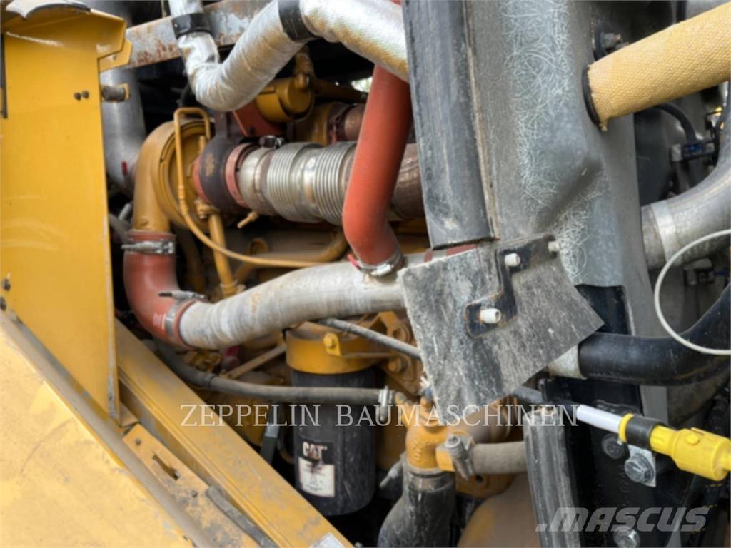 CAT 972M Pale gommate