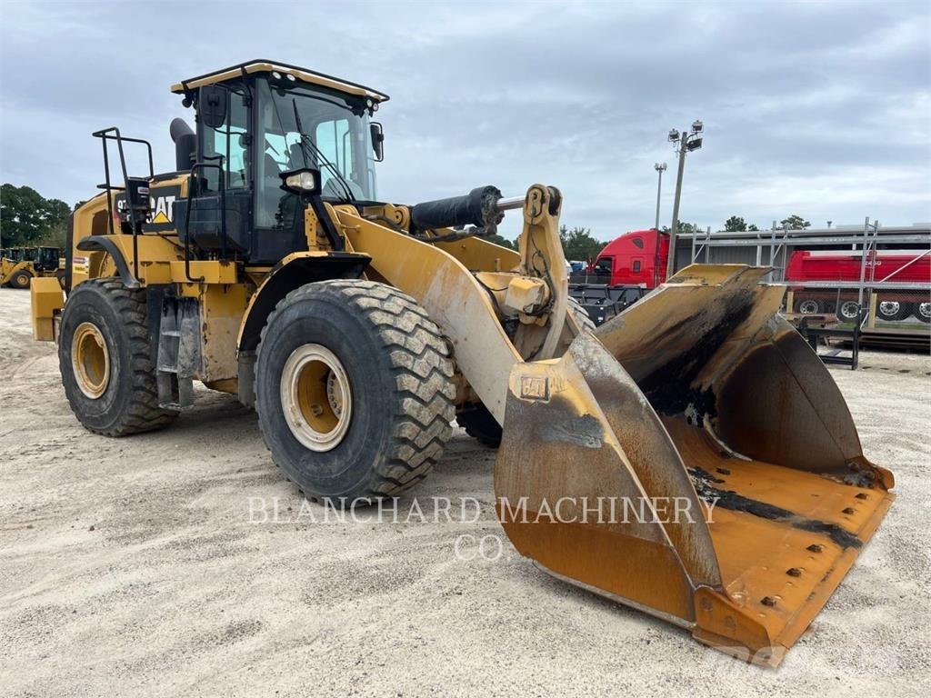 CAT 972M Pale gommate