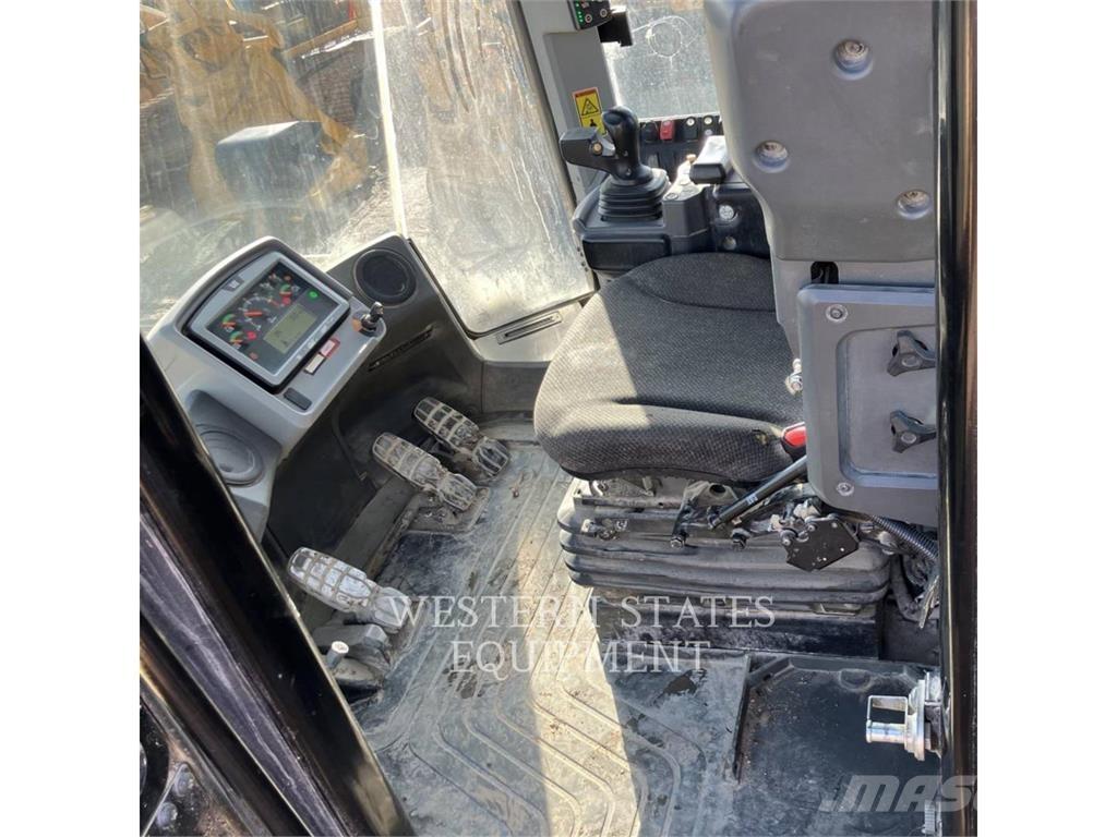 CAT 972M Pale gommate