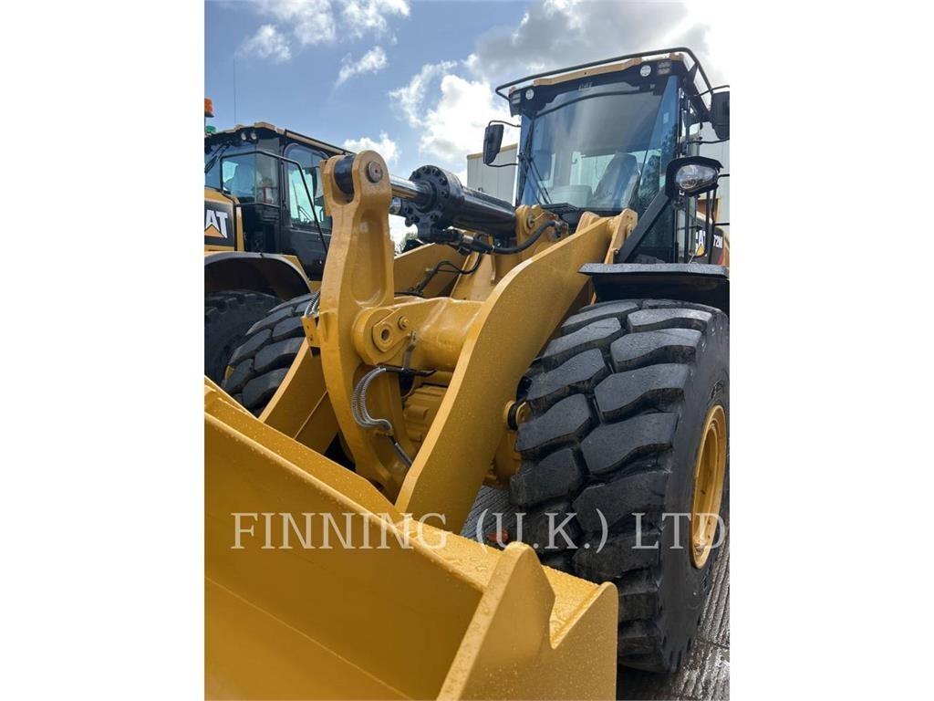 CAT 972M Pale gommate