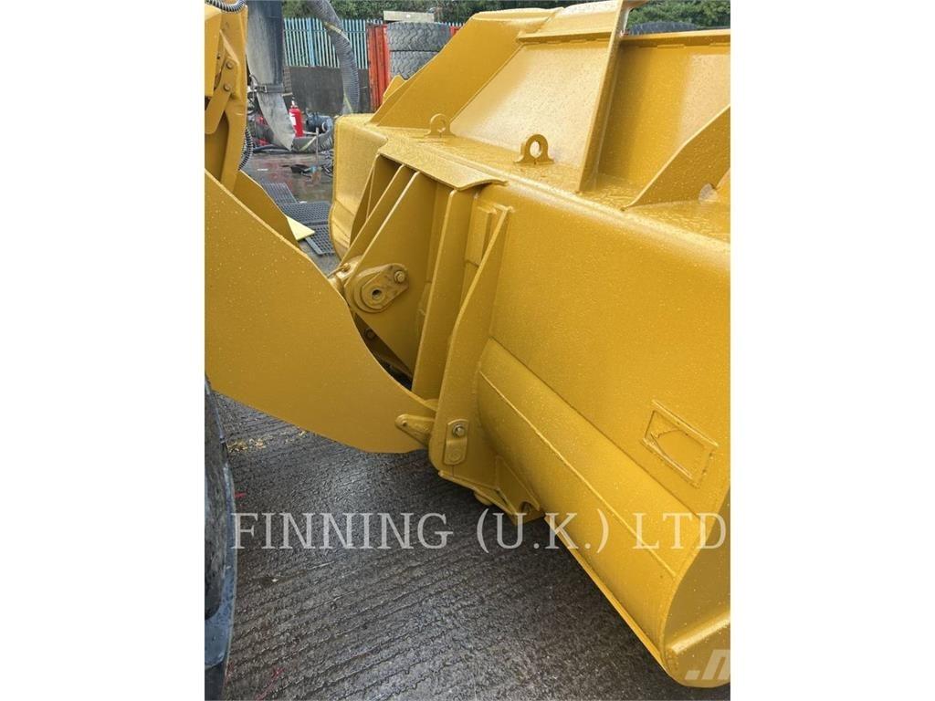 CAT 972M Pale gommate