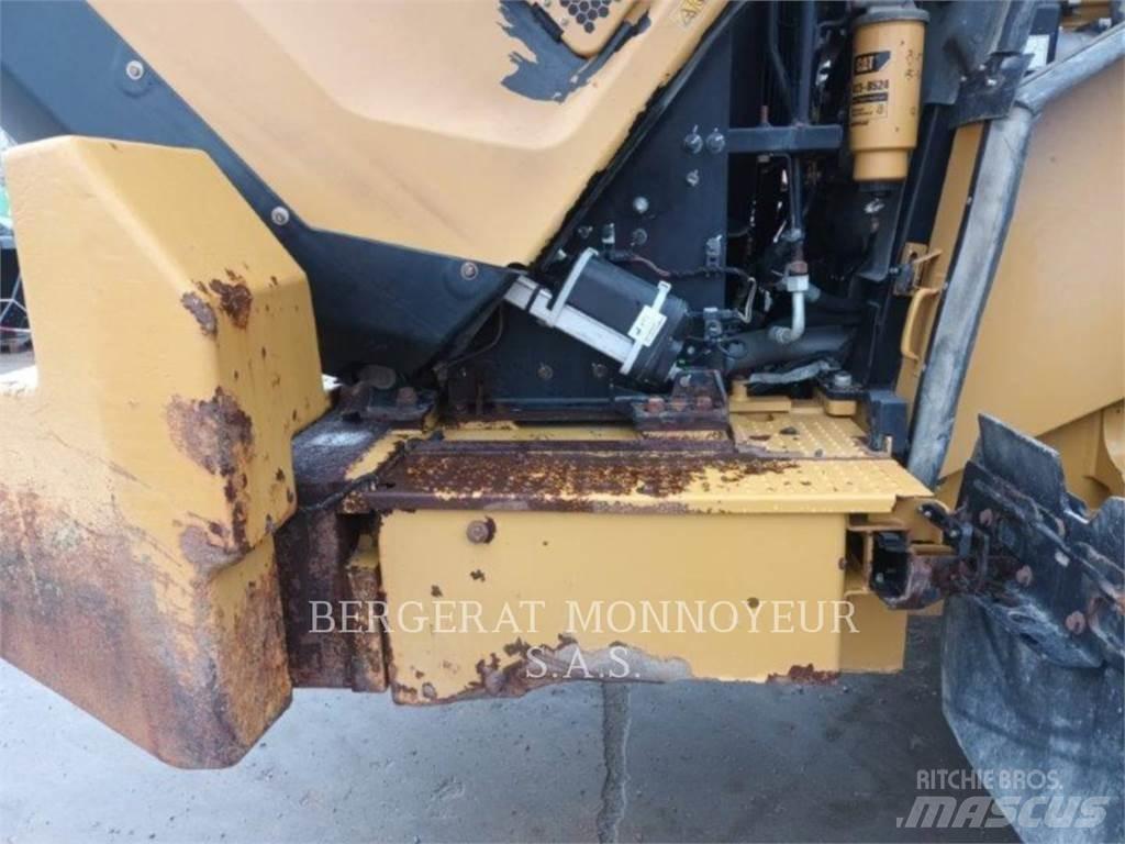 CAT 972M XE Pale gommate