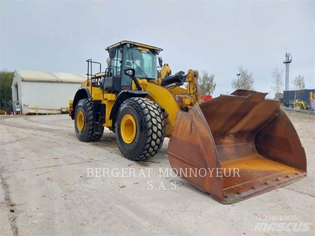 CAT 972M XE Pale gommate