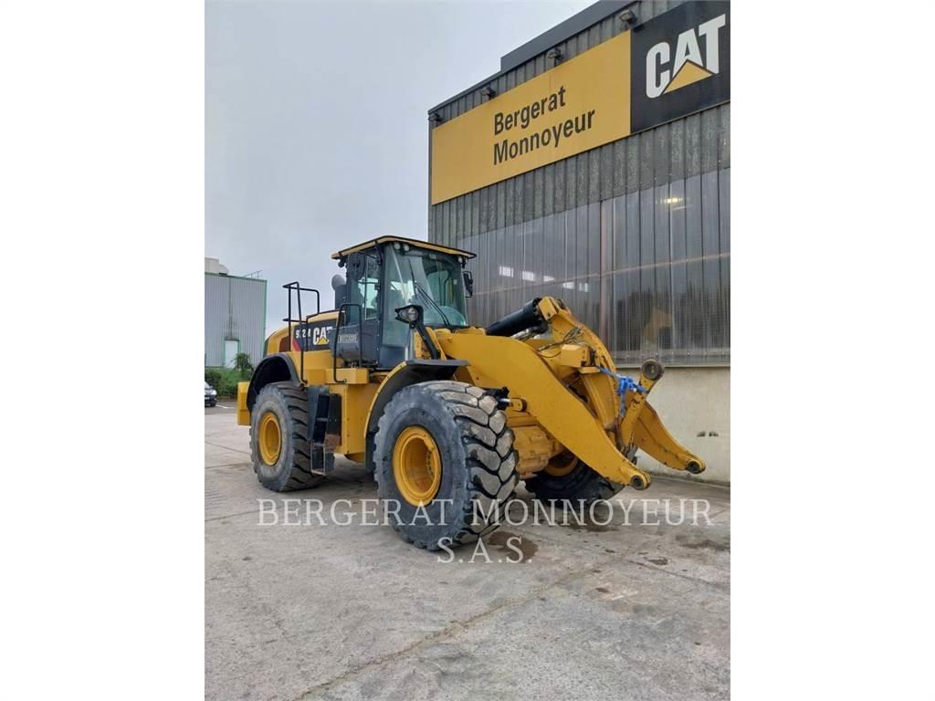 CAT 972M XE Pale gommate