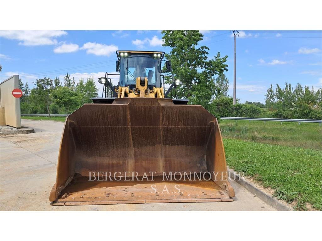 CAT 972M XE Pale gommate