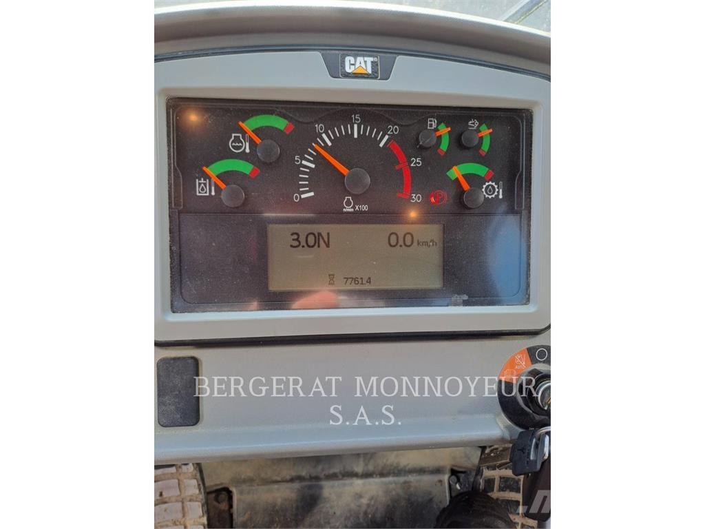 CAT 972M XE Pale gommate