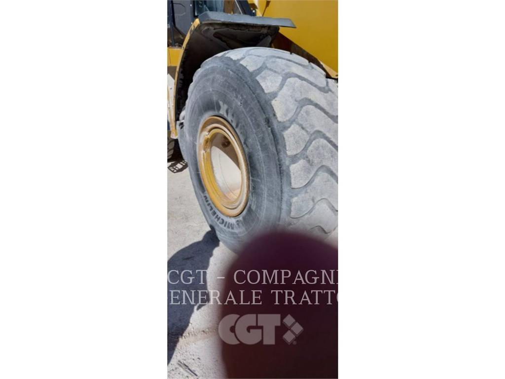 CAT 972M XE Pale gommate