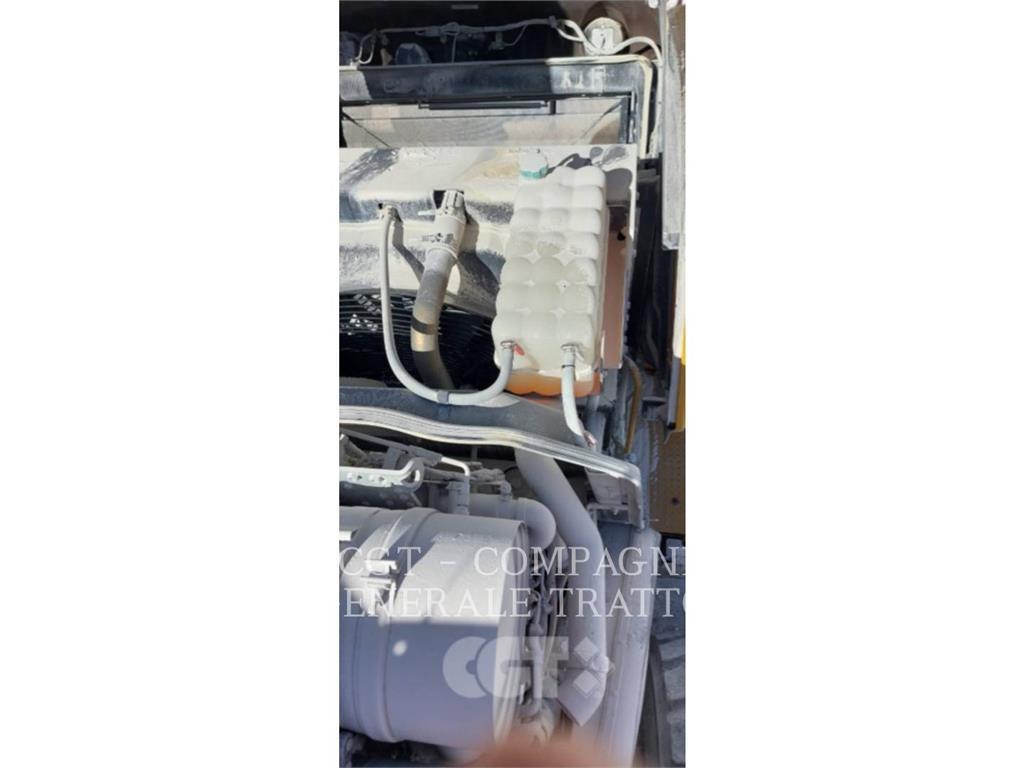 CAT 972M XE Pale gommate