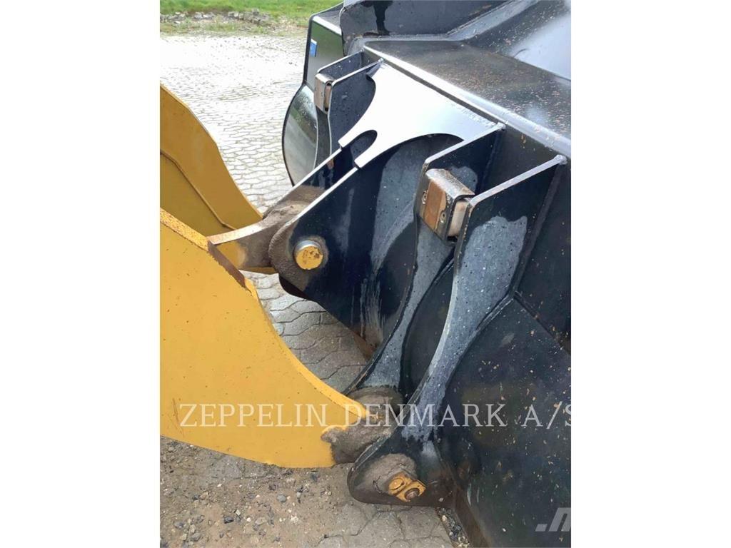 CAT 972MXE Pale gommate