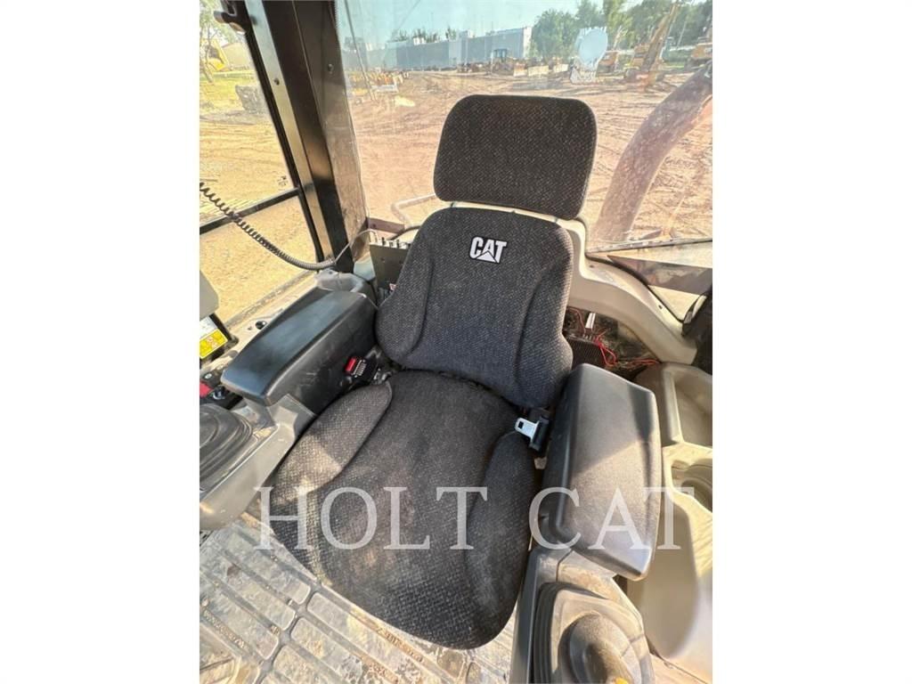 CAT 973K Pale cingolate