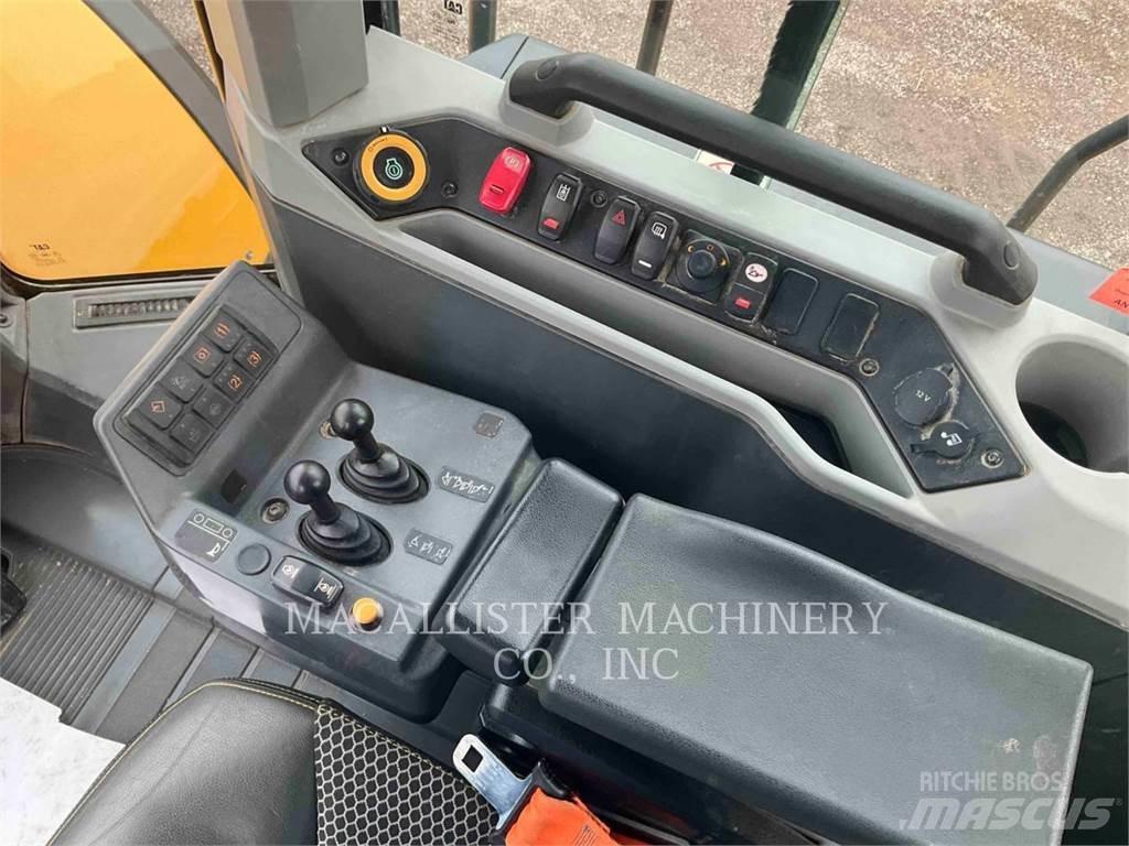 CAT 980 XE Pale gommate
