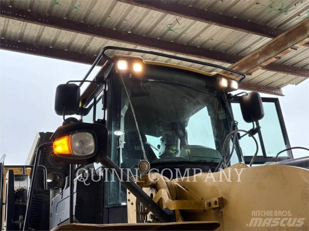 CAT 980K Pale gommate