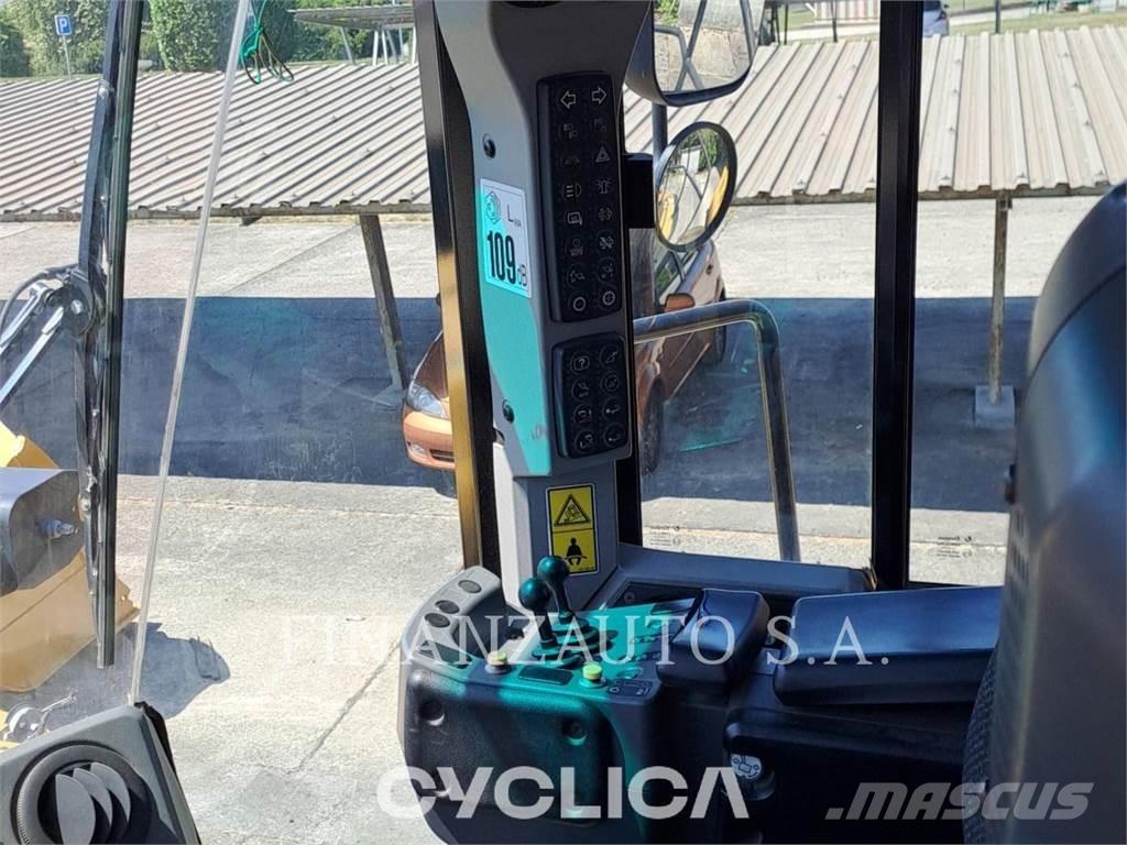 CAT 980K Pale gommate
