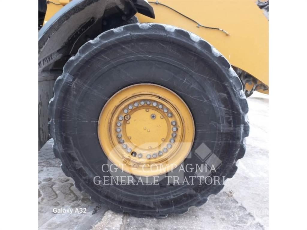 CAT 980M Pale gommate