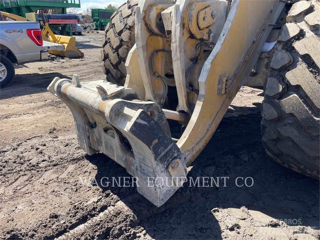 CAT 980M Pale gommate