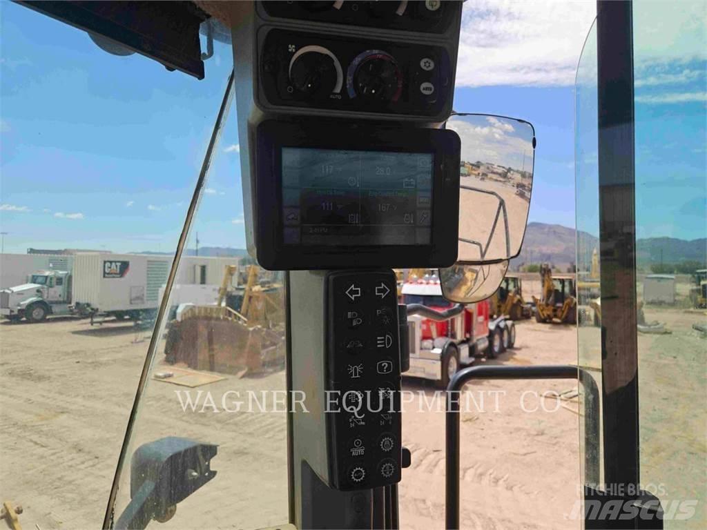 CAT 980M Pale gommate