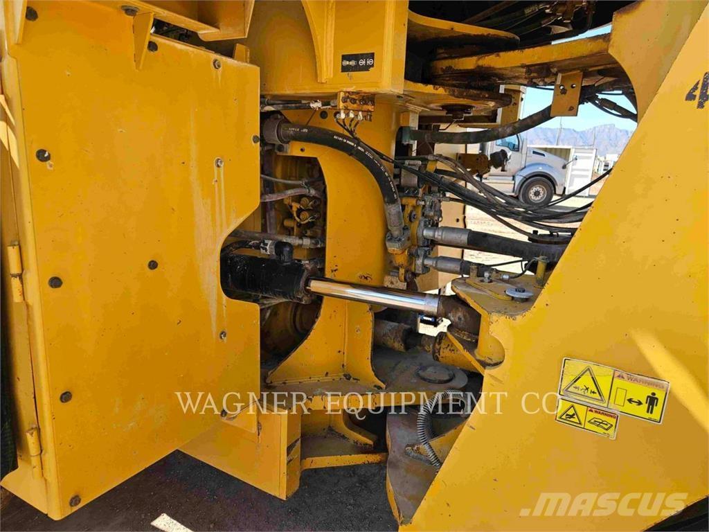 CAT 980M Pale gommate