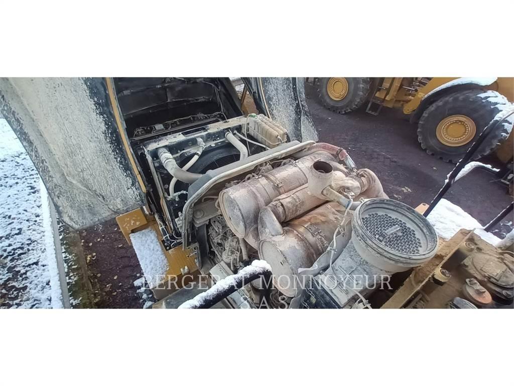 CAT 980M Pale gommate