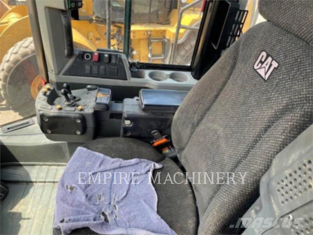 CAT 980M Pale gommate