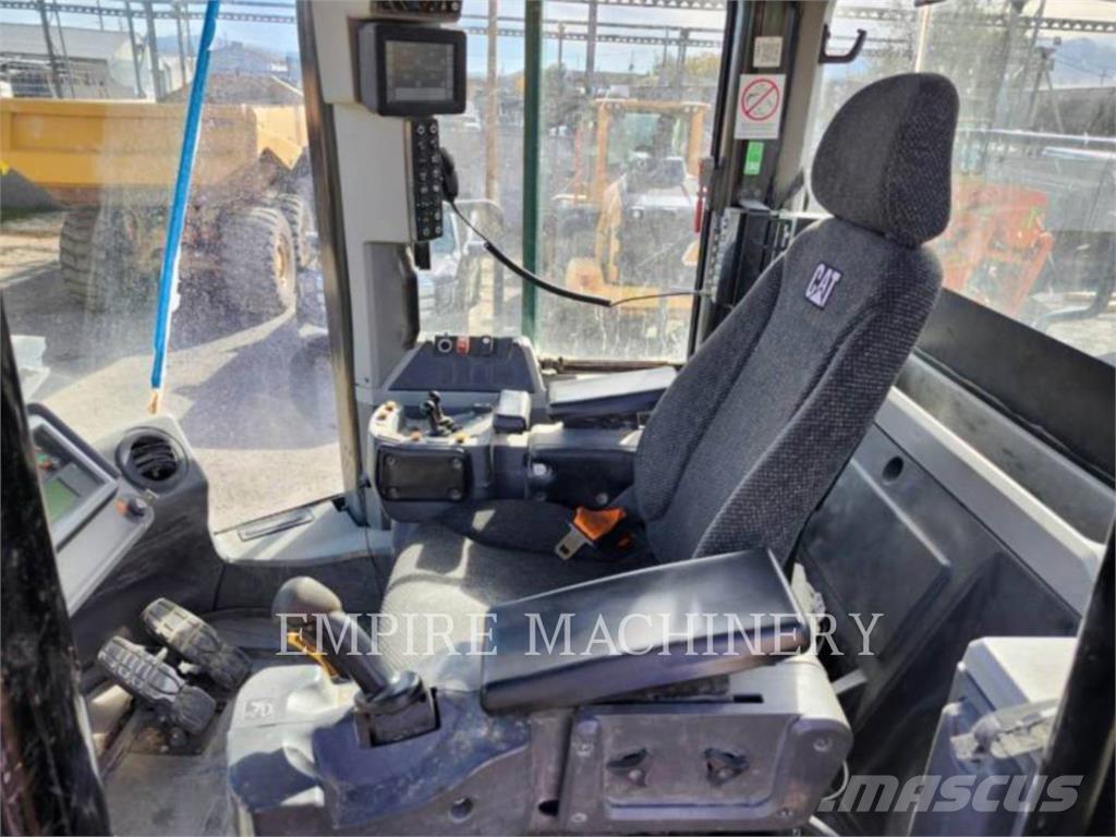 CAT 980M Pale gommate