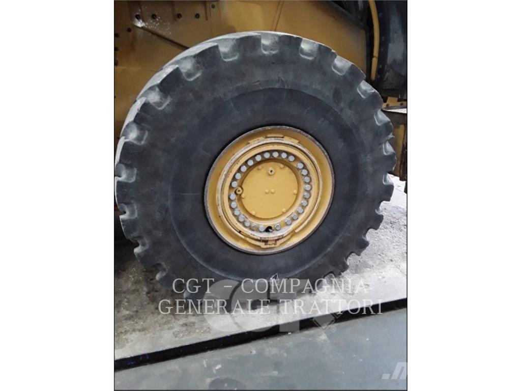 CAT 980XE Pale gommate