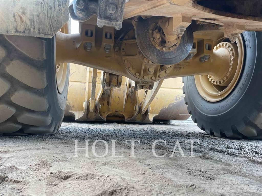 CAT 982M Pale gommate