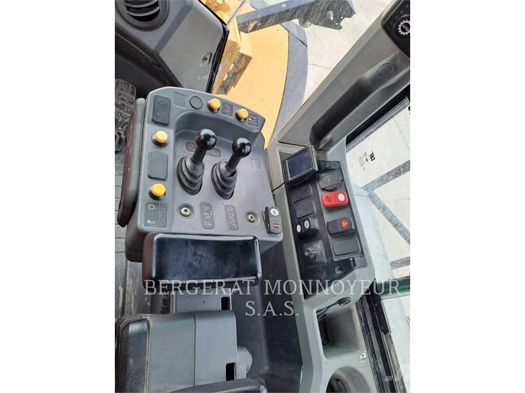 CAT 982M Pale gommate