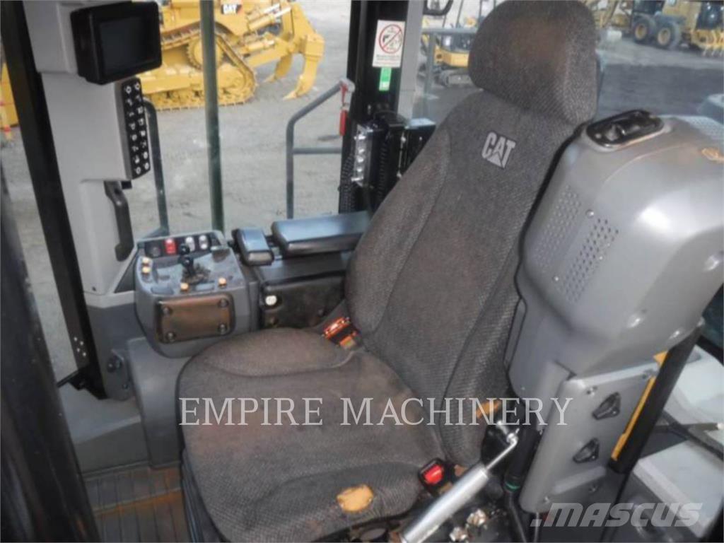 CAT 982M Pale gommate