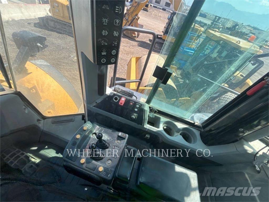 CAT 982M AOC Pale gommate