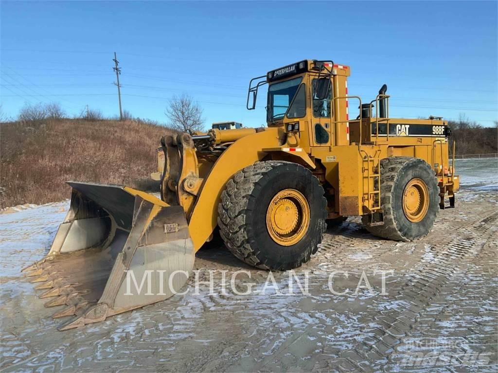 CAT 988F Pale gommate