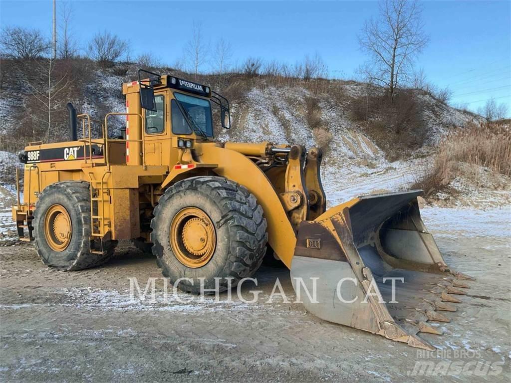 CAT 988F Pale gommate