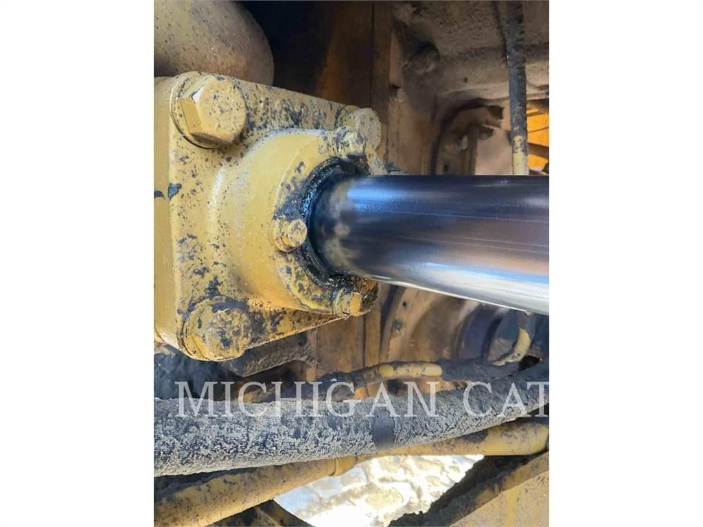 CAT 988F Pale gommate