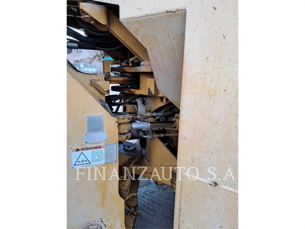 CAT 988F Pale gommate