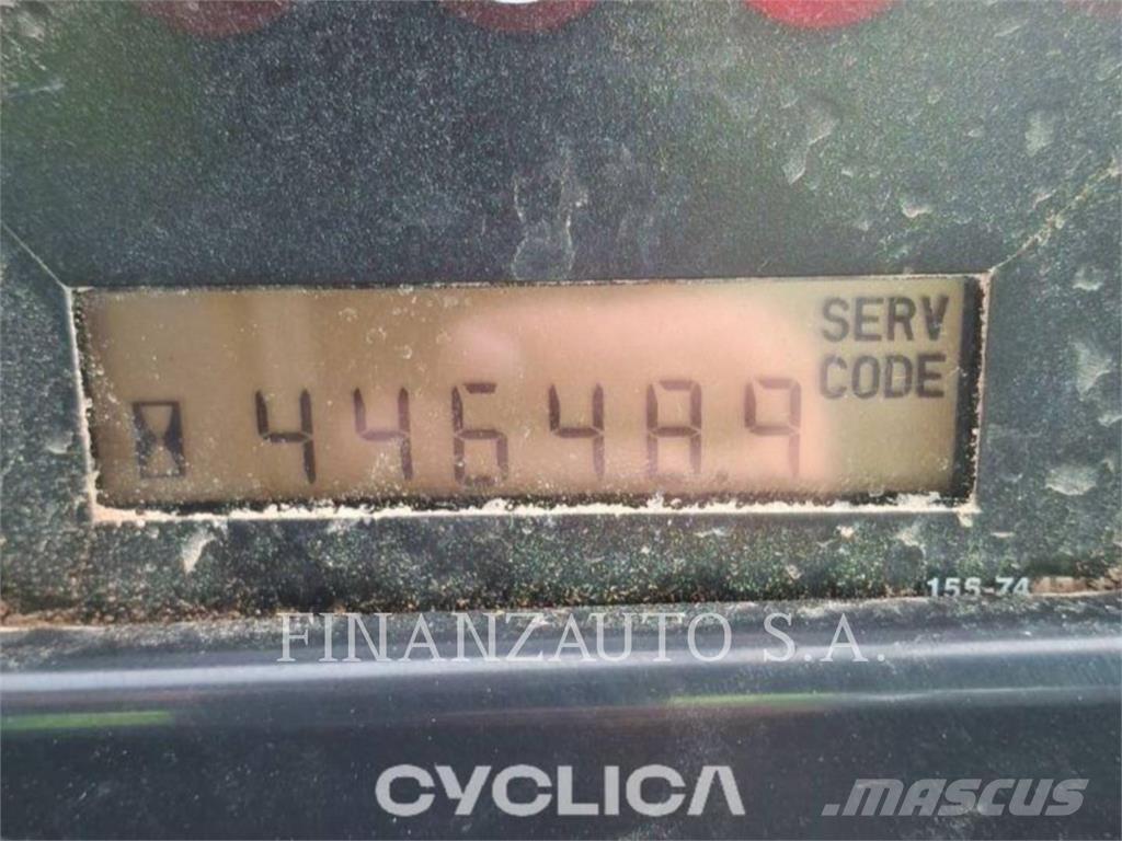 CAT 988G Pale gommate