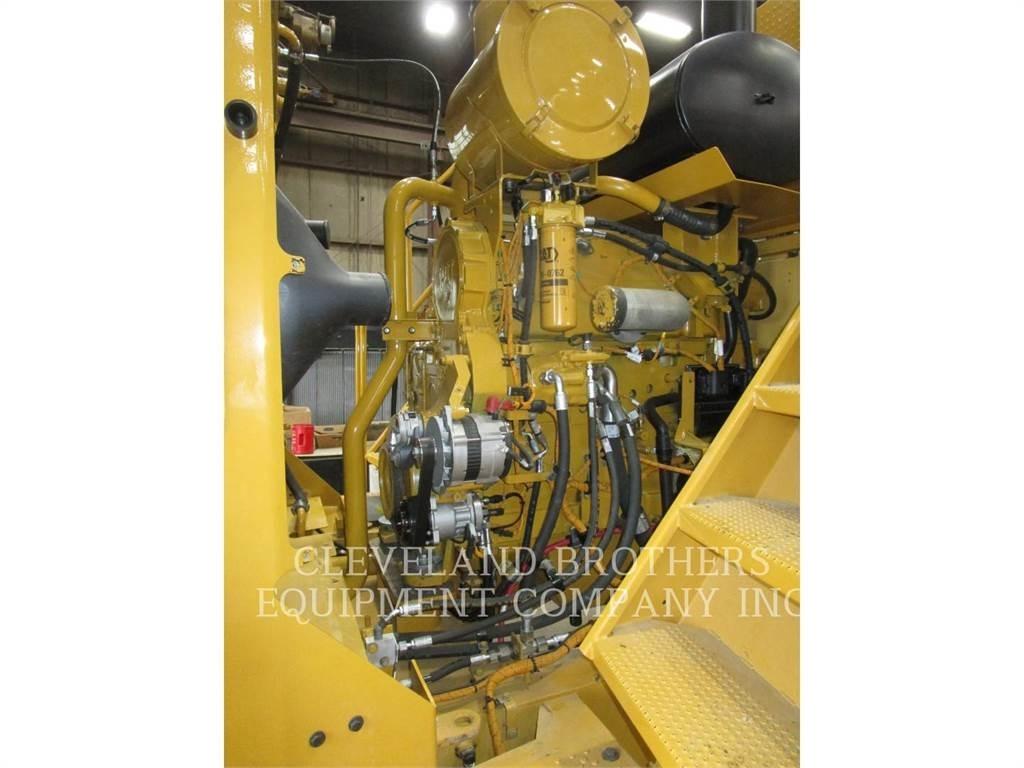 CAT 988H Pale gommate