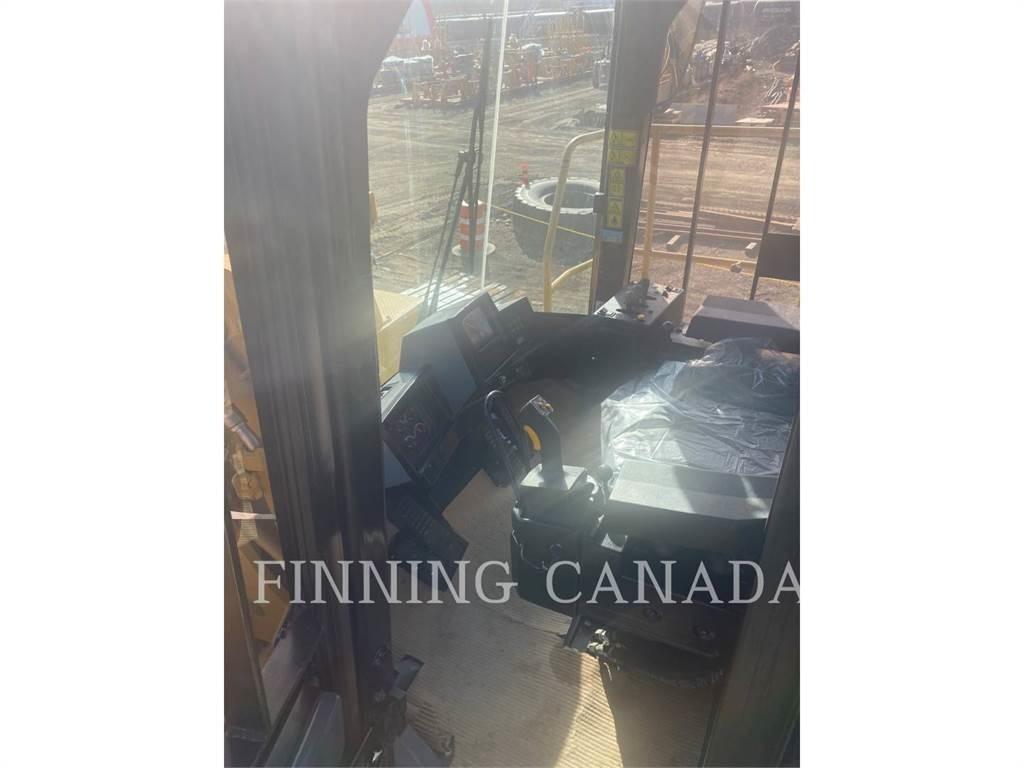 CAT 988H Pale gommate